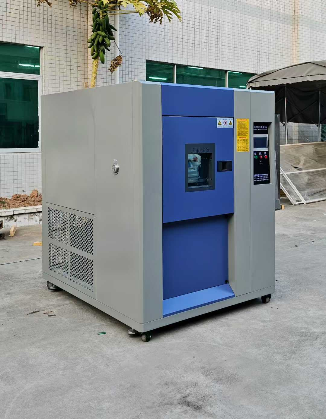 150L三箱式冷熱沖擊試驗箱送貨深圳客戶